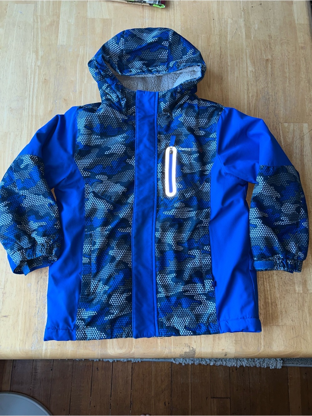 Boys 6/7 Swiss tech heavy puffer? Winter  jacket blue camouflage